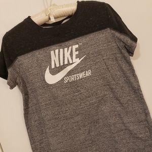 Nike Gray Short Sleeve T-Shirt